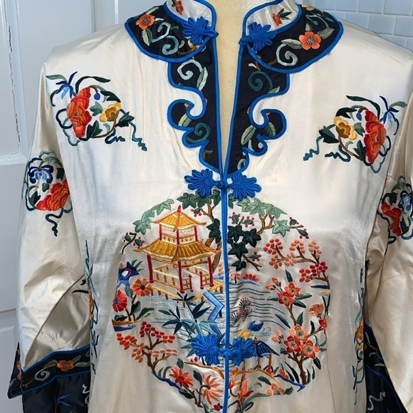 ESME white/black/multi Silk/Rayon Vintage opera coat.Handmade. Size Large. - Picture 10 of 14